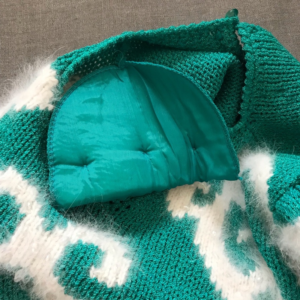 Vintage Green and White Patterned Sweater - Picture 8 of 9